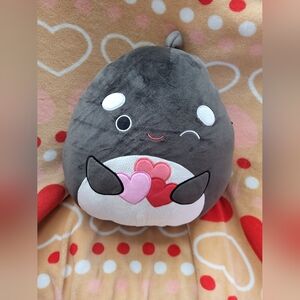 NWT LARGE SQUISHMALLOW KAI THE SEAL. He Sports 3 Hearts For Valentine's Day